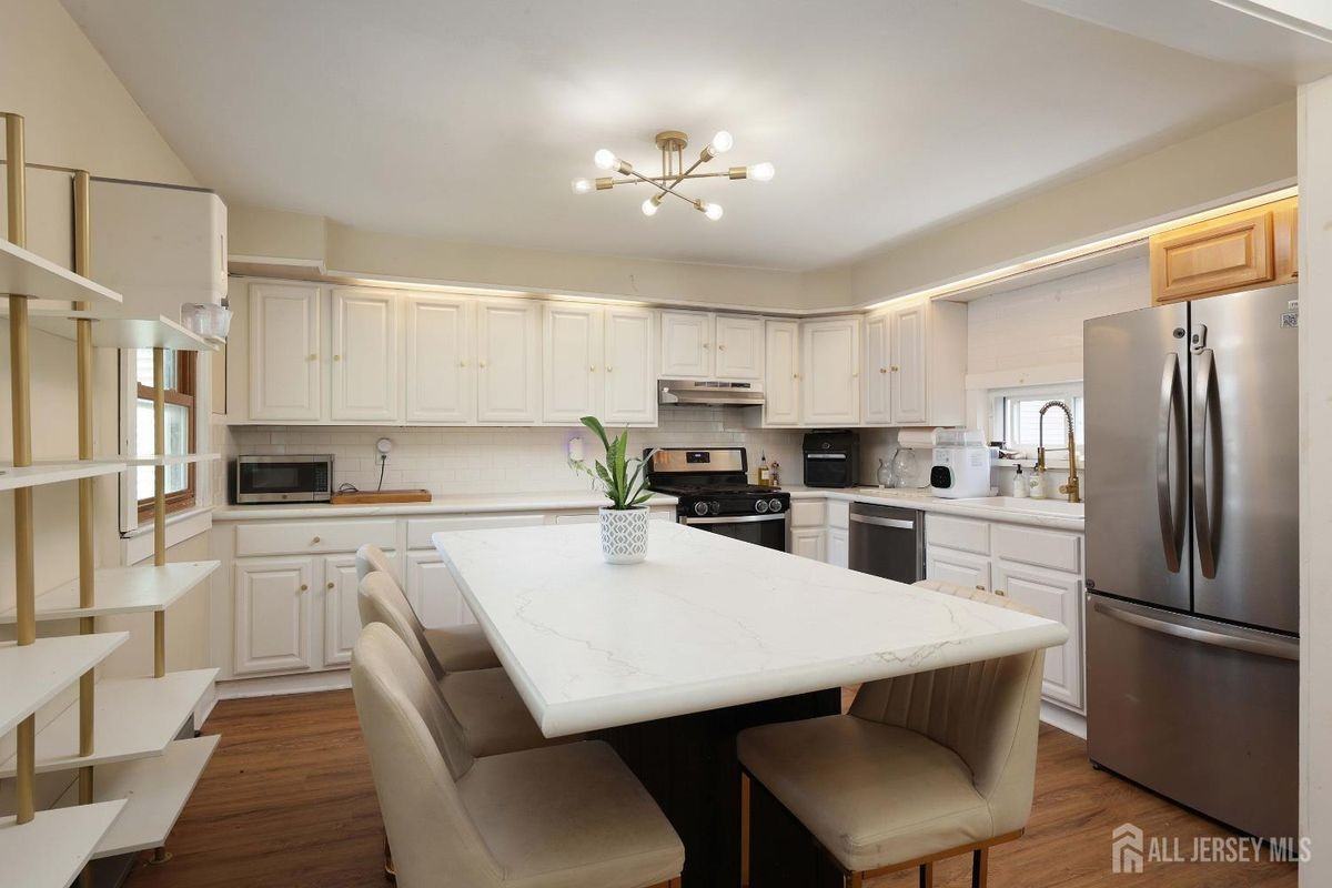 18 Cottage Ave - Photo 7 of 25