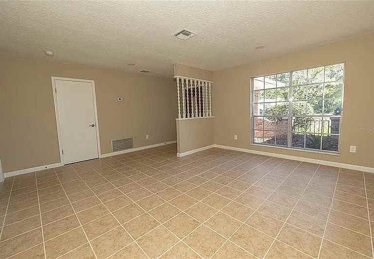 1200 Lawrence Ave - Photo 7 of 11