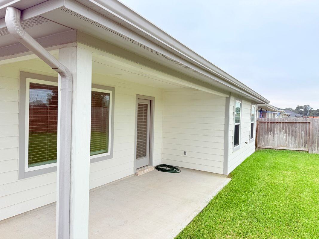 8014 Tropea Dr - Photo 4 of 8