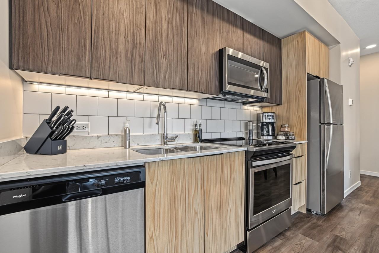 The Fifth Apartments - Photo 4 of 35