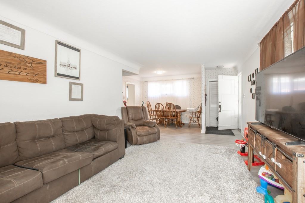 3 Winston Road - Photo 5 of 17