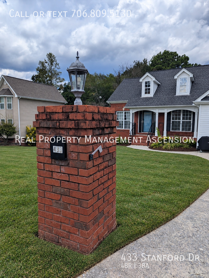 433 Stanford Dr - Photo 3 of 5