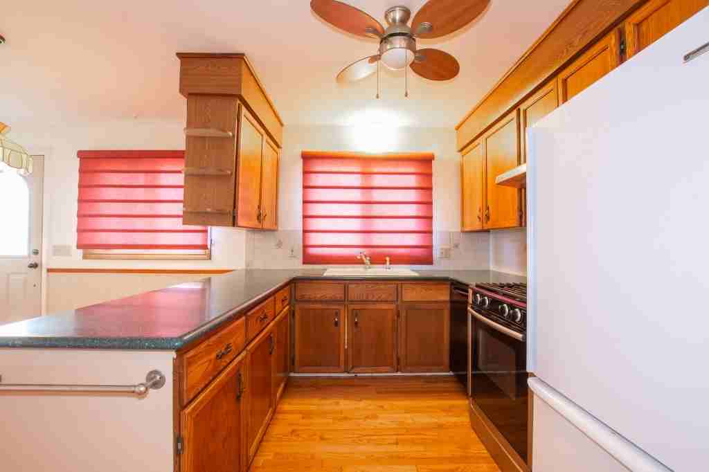 327 Dufferin St - Photo 5 of 20