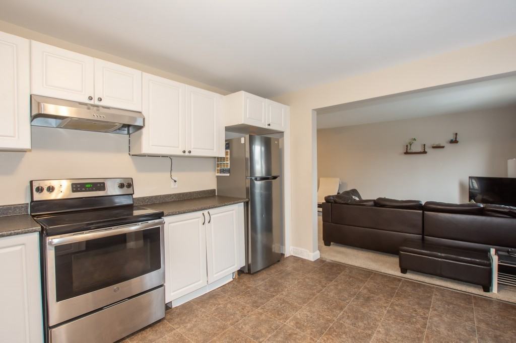 5721 Strathmore Cres - Photo 5 of 17