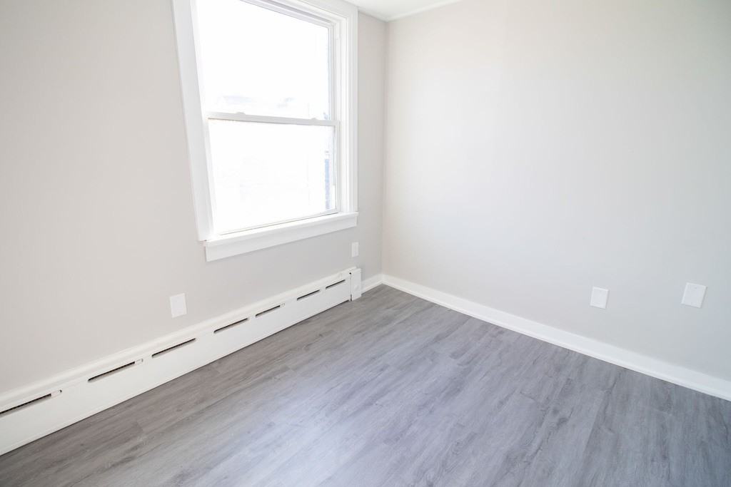 263 King St - Photo 4 of 8