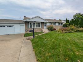 featured image of 10 Glenholme Dr