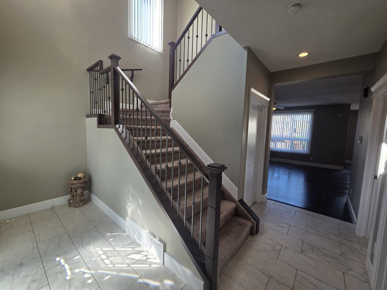 5252 17 Ave Sw - Photo 2 of 21