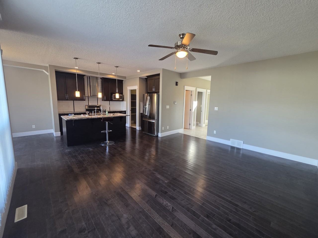 5252 17 Ave Sw - Photo 4 of 21