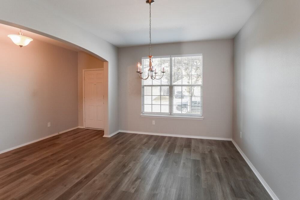4537 Fern Valley Dr - Photo 5 of 17