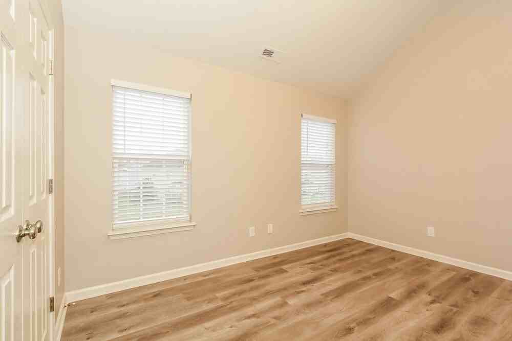 4415 Oakburn Dr - Photo 5 of 17