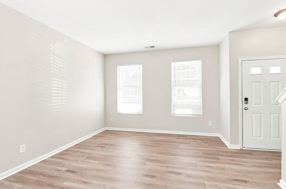 6731 Sequoia Hills Dr - Photo 5 of 17