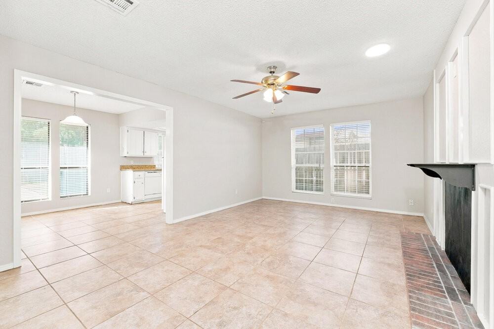 10416 Nw 40th St - Photo 5 of 16