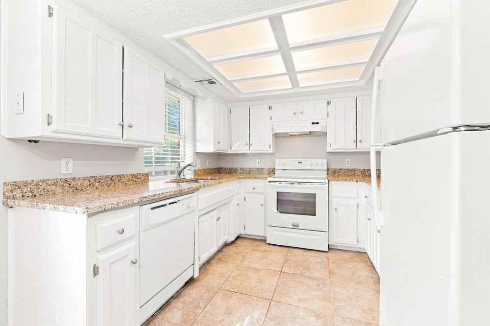 10416 Nw 40th St - Photo 7 of 16