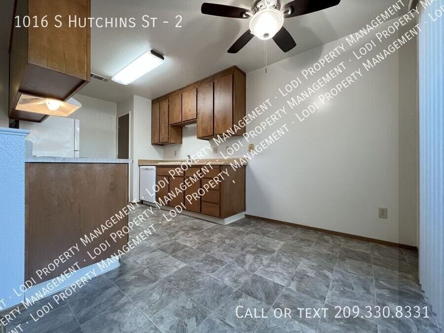 1016 S Hutchins St #2 - Photo 3 of 23