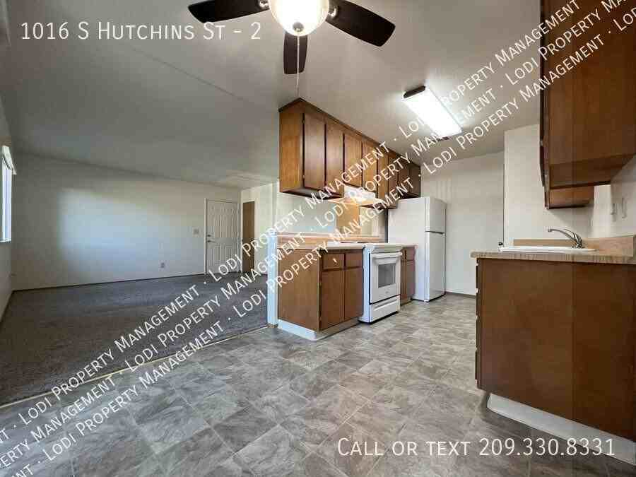 1016 S Hutchins St #2 - Photo 4 of 23