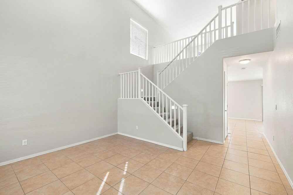 491 E Christopher St - Photo 5 of 17
