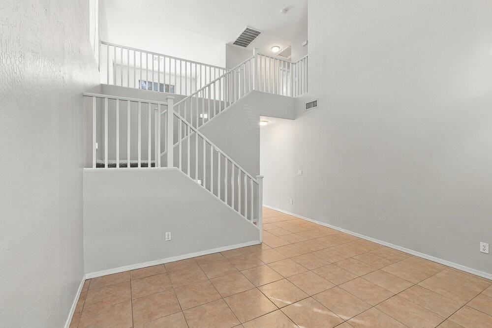 491 E Christopher St - Photo 6 of 17