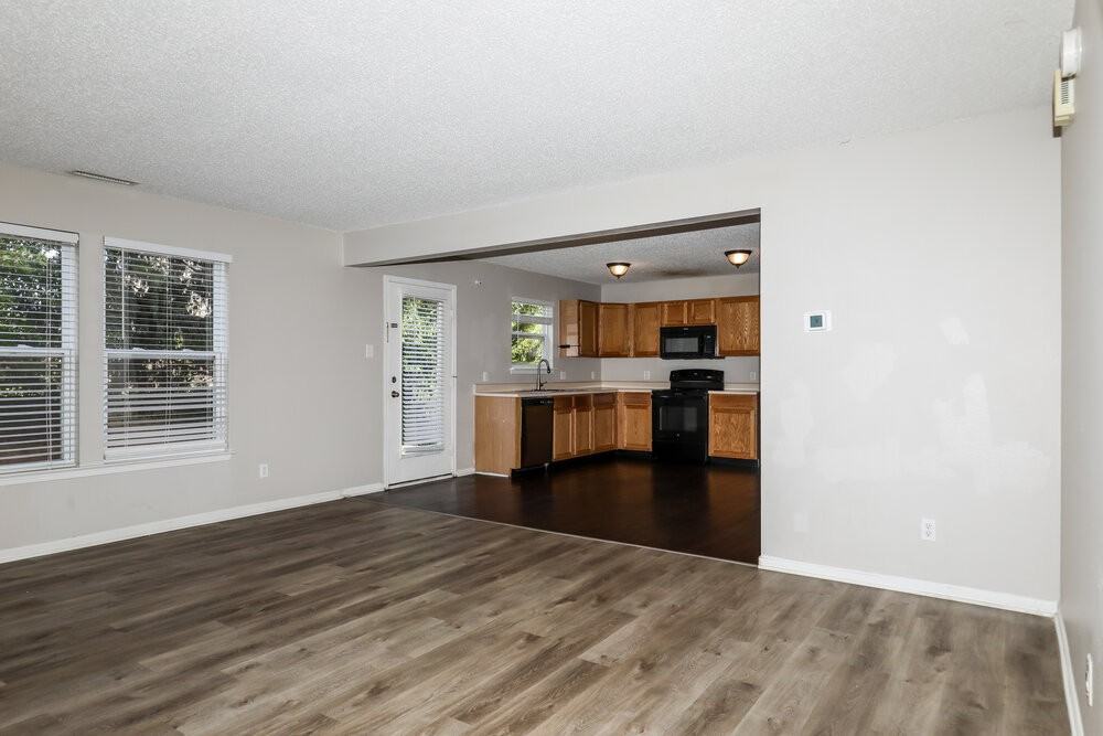 924 Bentgrass Dr - Photo 4 of 17