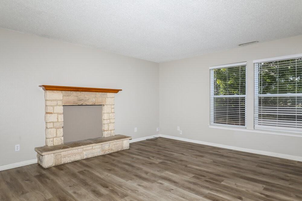 924 Bentgrass Dr - Photo 5 of 17