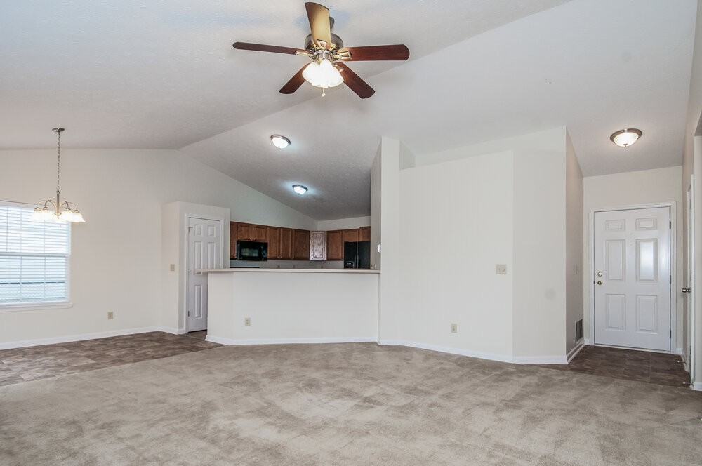7591 Monterey Cir - Photo 2 of 15