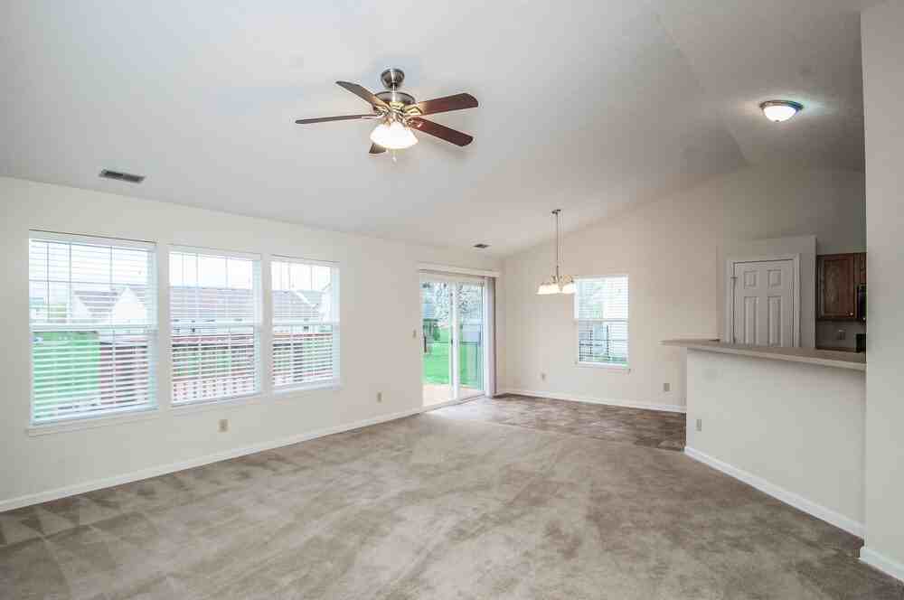 7591 Monterey Cir - Photo 3 of 15