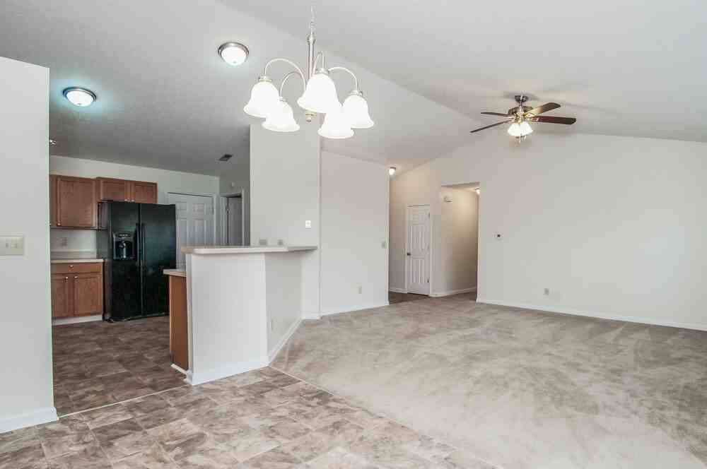 7591 Monterey Cir - Photo 4 of 15