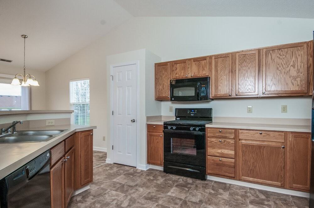7591 Monterey Cir - Photo 6 of 15