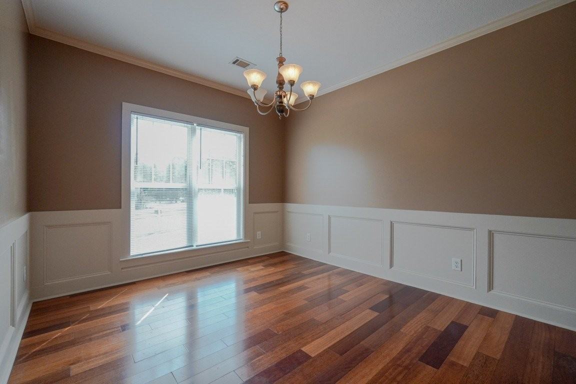 1101 Highmoor Ln - Photo 5 of 50