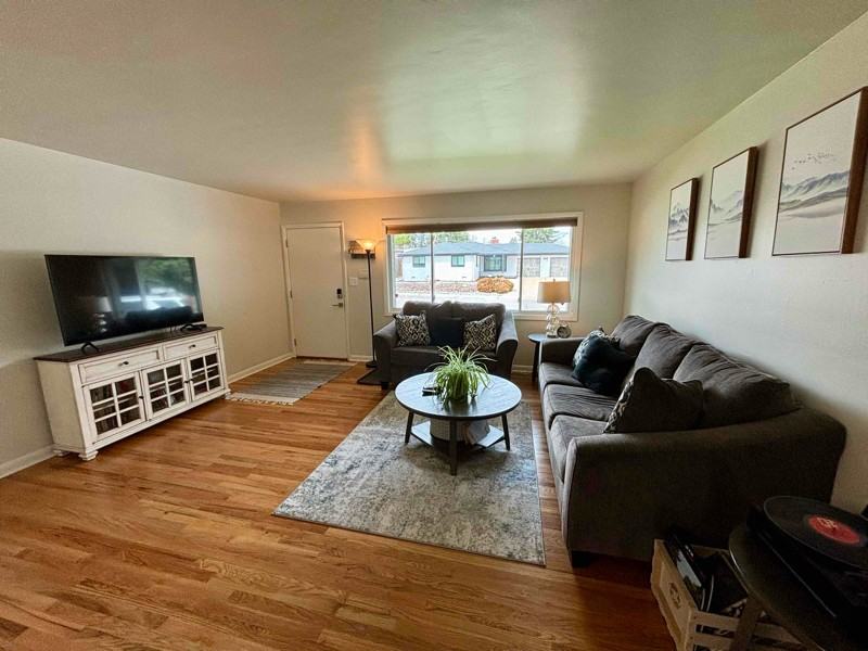 3378 W Saratoga Ave - Photo 4 of 8