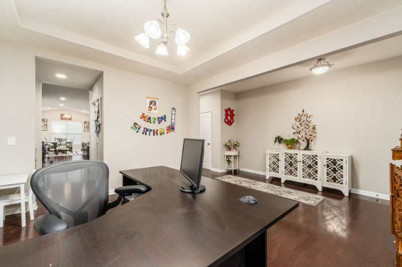 5534 Mercier St - Photo 6 of 47