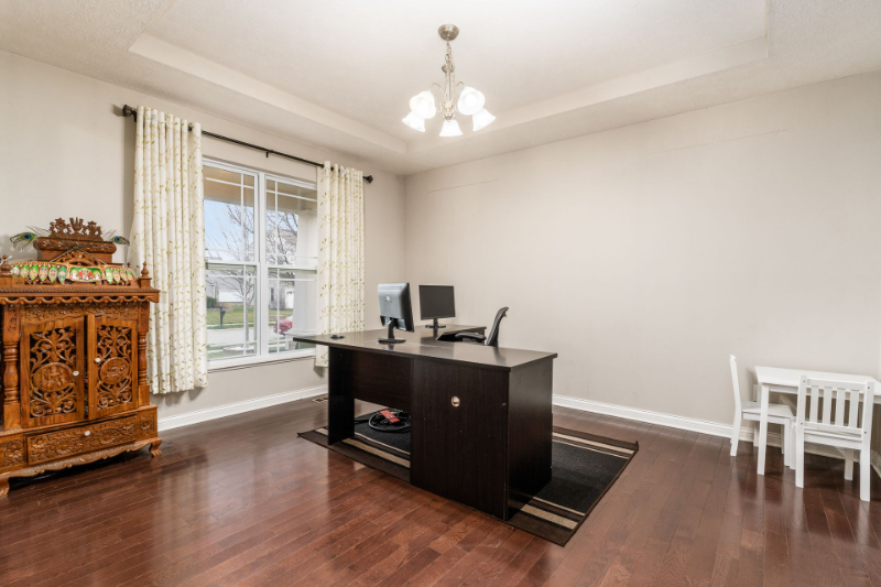 5534 Mercier St - Photo 7 of 47