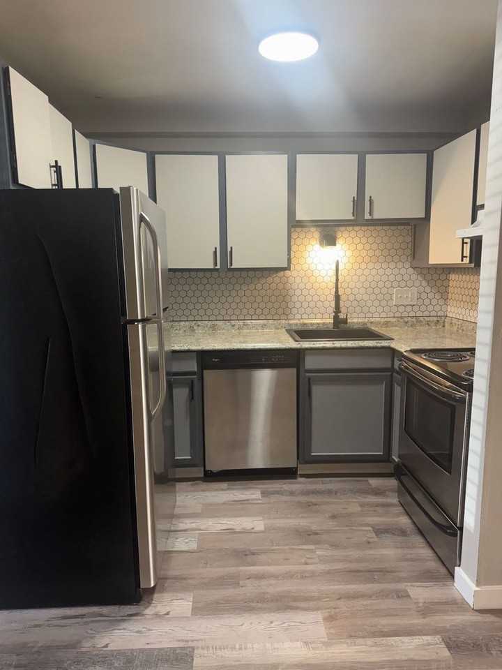 3389 E Fountain Blvd - Photo 2 of 12