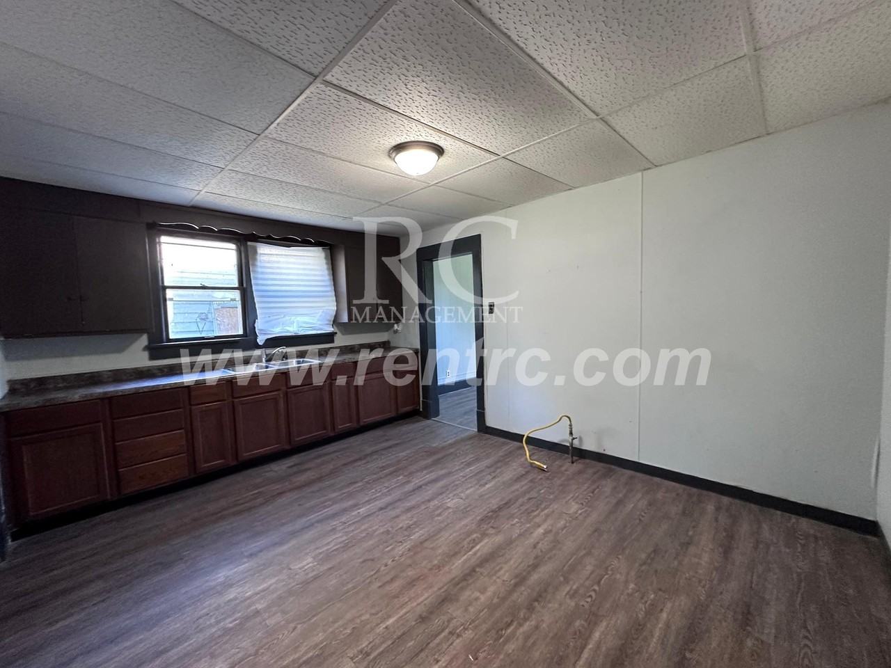 705 W Seminary St #W - Photo 3 of 16
