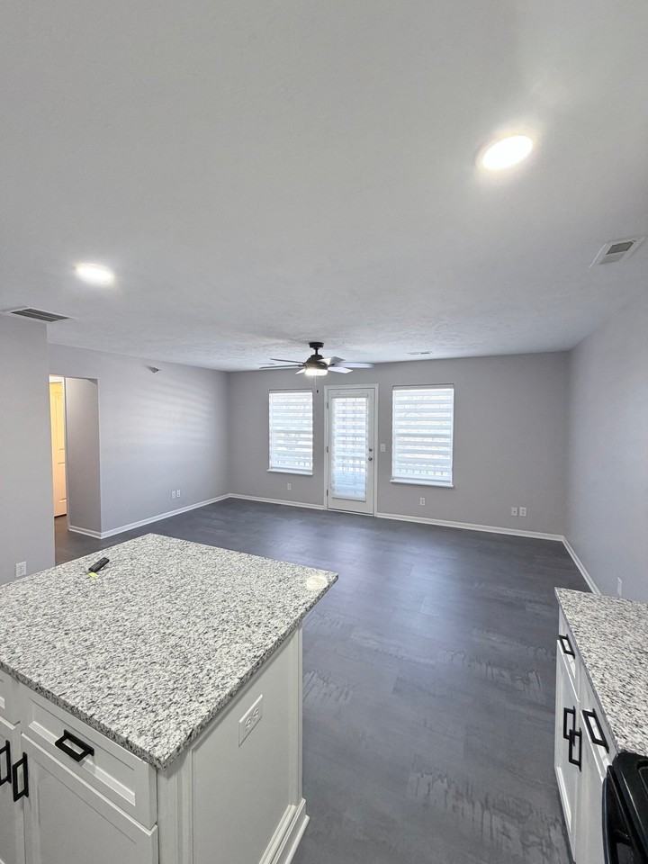 18197 Hayes Ct - Photo 5 of 13