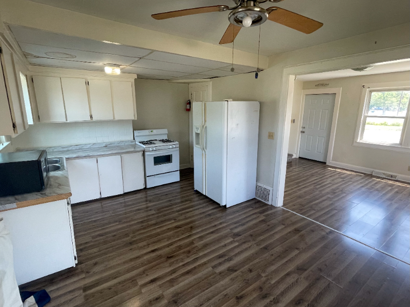 1305 N Danley Sq #1305