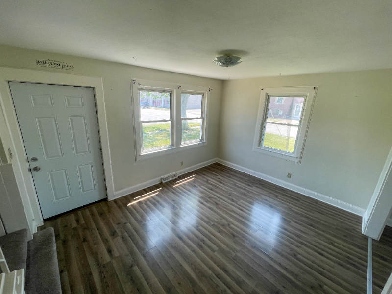 1305 N Danley Sq #1305 - Photo 4 of 10