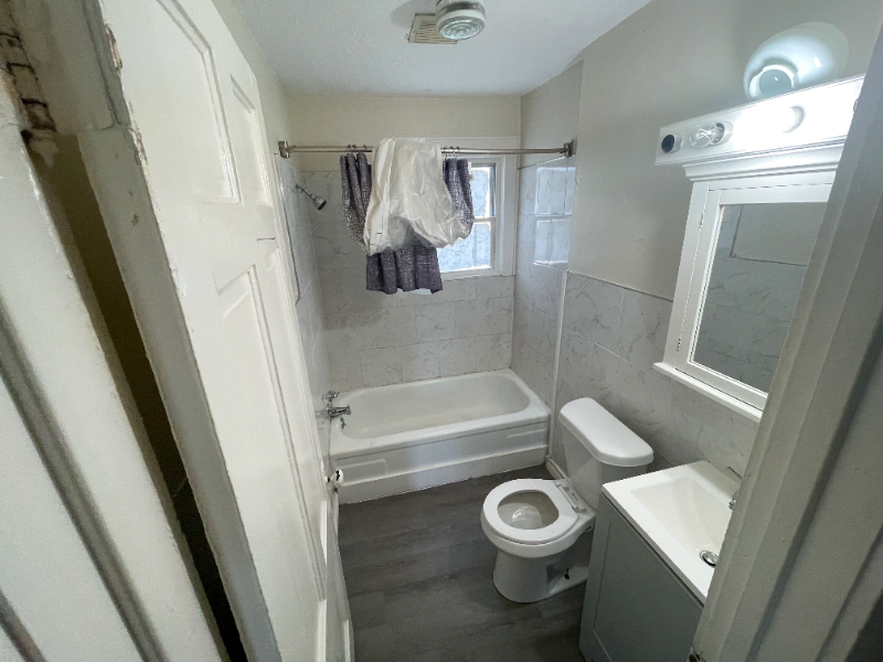 1305 N Danley Sq #1305 - Photo 5 of 10