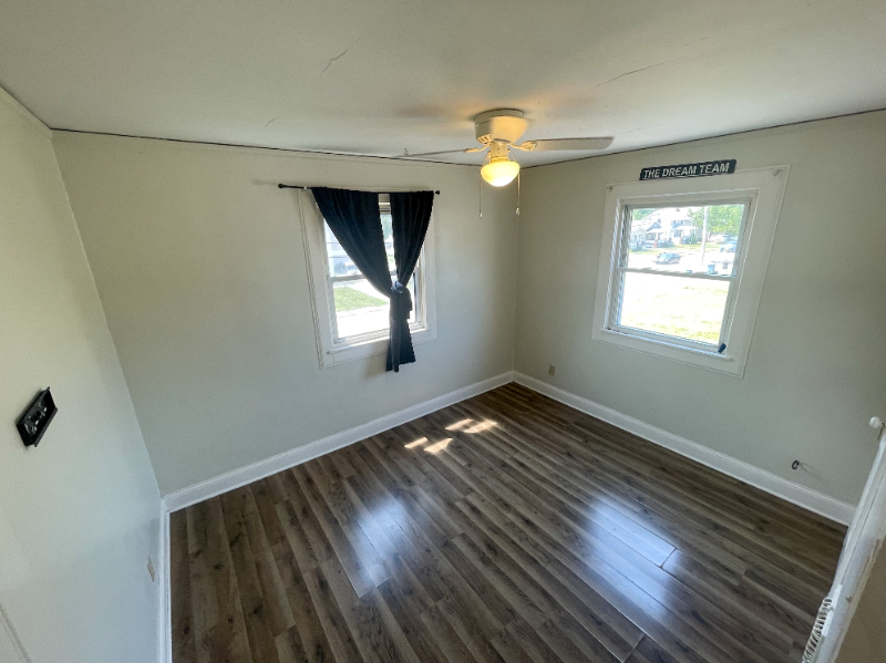 1305 N Danley Sq #1305 - Photo 6 of 10