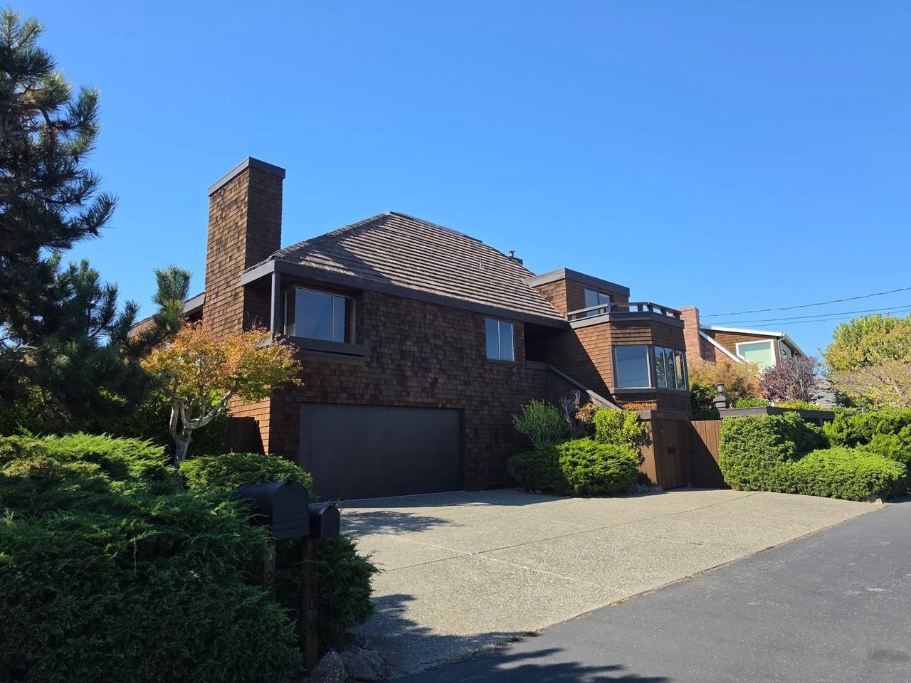 243 Loma Ave - Photo 2 of 38