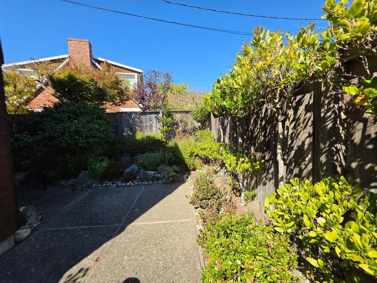 243 Loma Ave - Photo 6 of 38