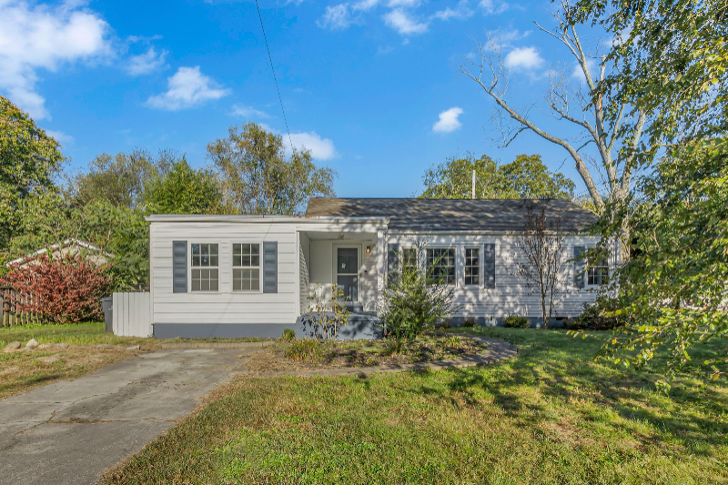 303 Canterbury Dr - Photo 2 of 20