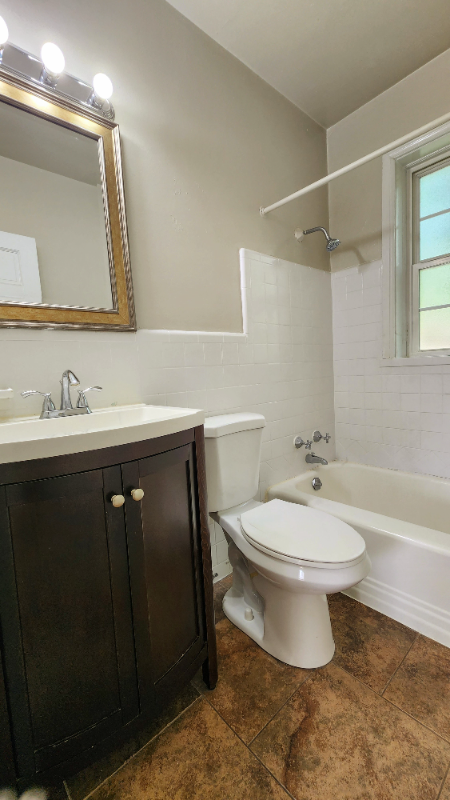 6326 Bancroft Ave #1E - Photo 5 of 6