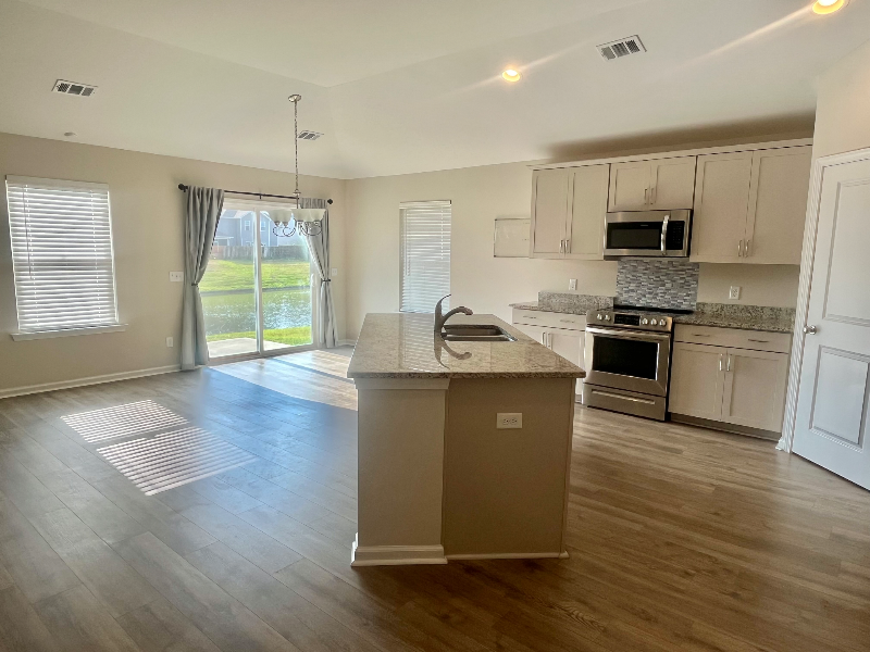 138 Whitehaven Rd - Photo 5 of 15