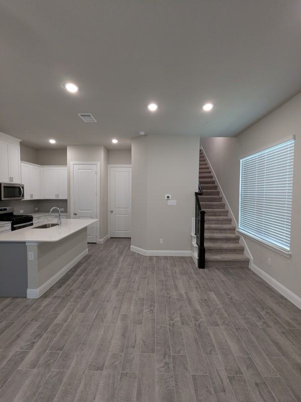 4237 Shavano Dr - Photo 4 of 18