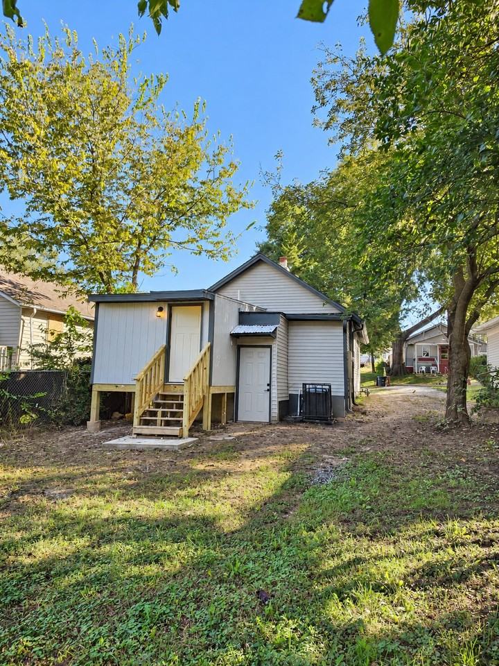 804 S Cedar Ave - Photo 3 of 12