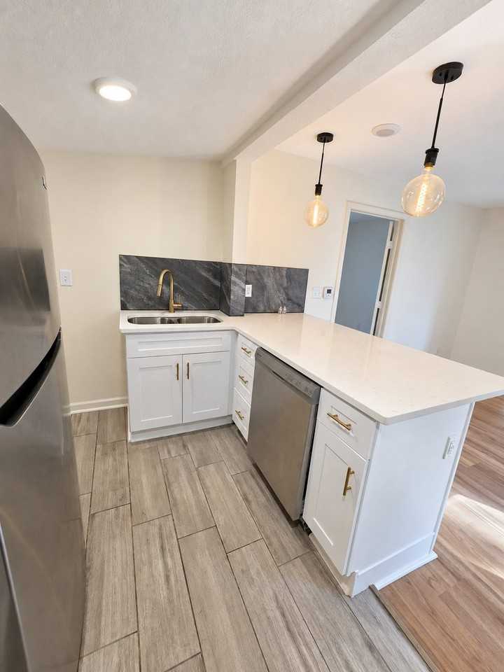 804 S Cedar Ave - Photo 6 of 12