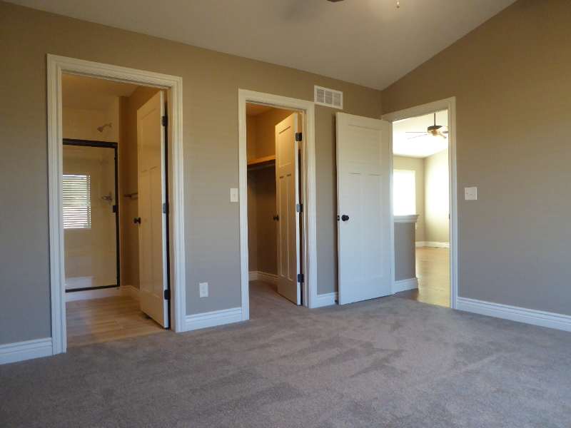 5917 N Newport St - Photo 2 of 17