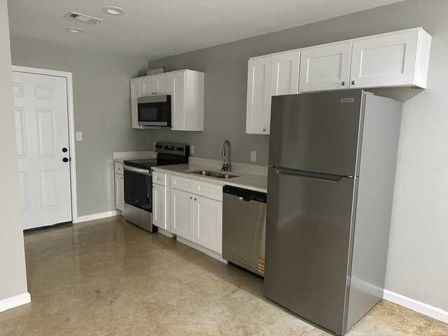 824 Ellis Ave #828 - Photo 2 of 12