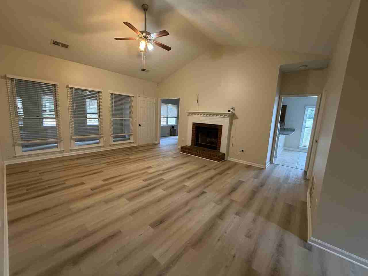 1371 Andrew Ct - Photo 3 of 20