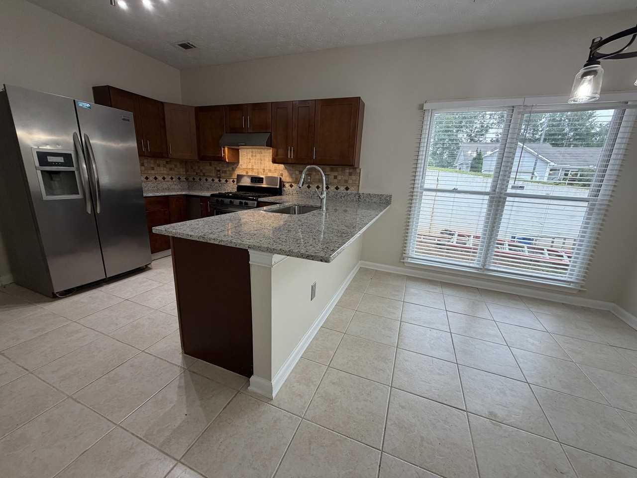 1371 Andrew Ct - Photo 4 of 20